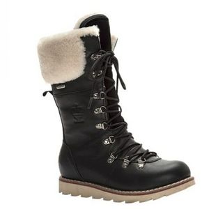 Royal Canadian Winter Boots - size 8